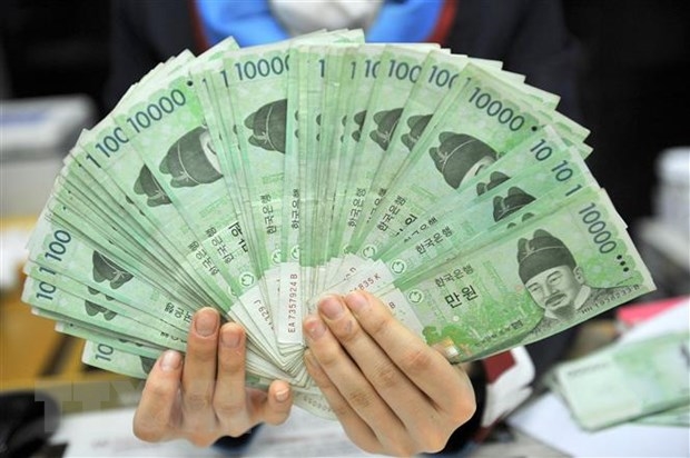 Hàn Quốc yêu cầu kiềm chế việc tăng lương quá mức cho nhân viên 